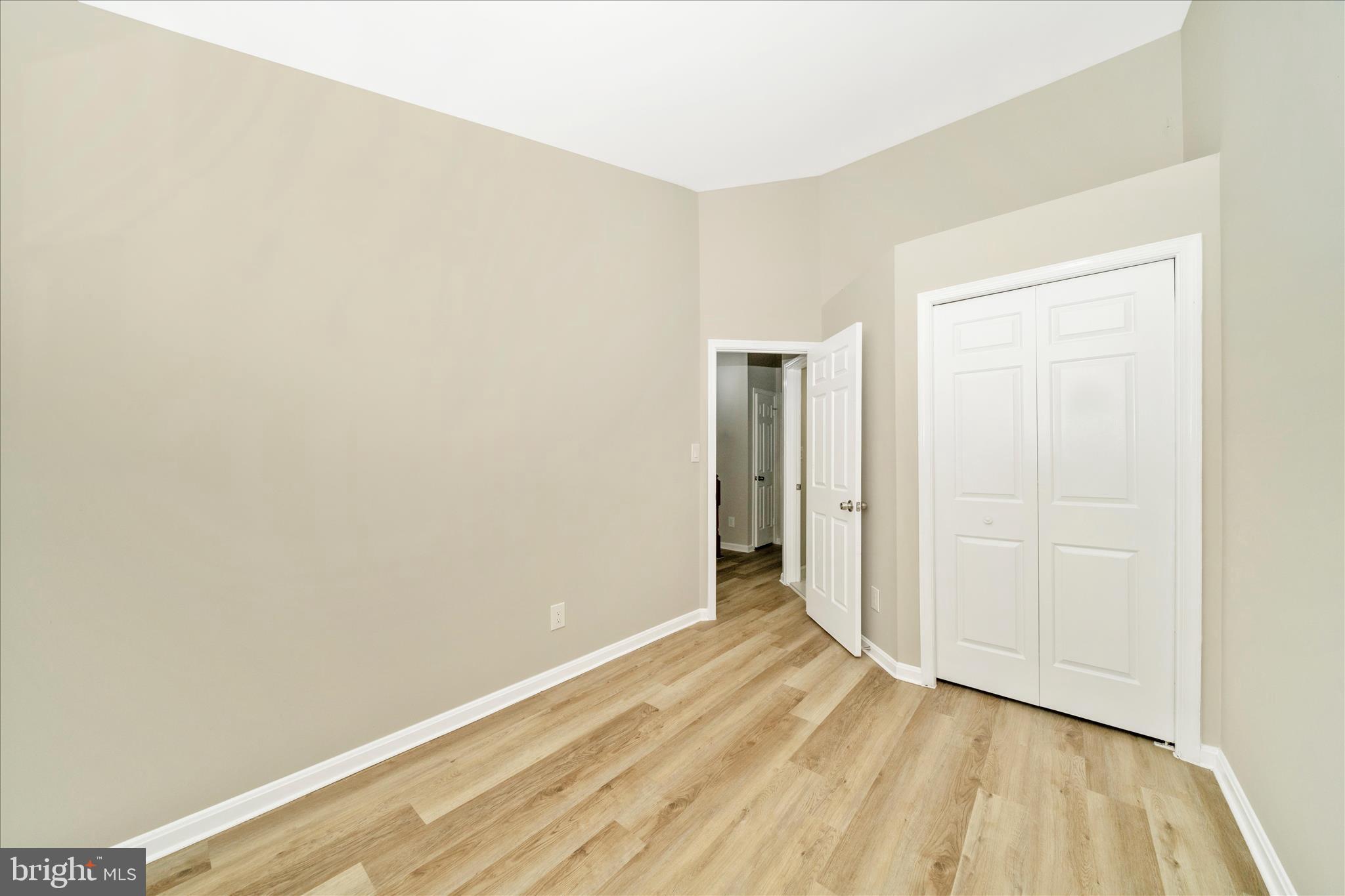 HOLLY POINTE - Residential