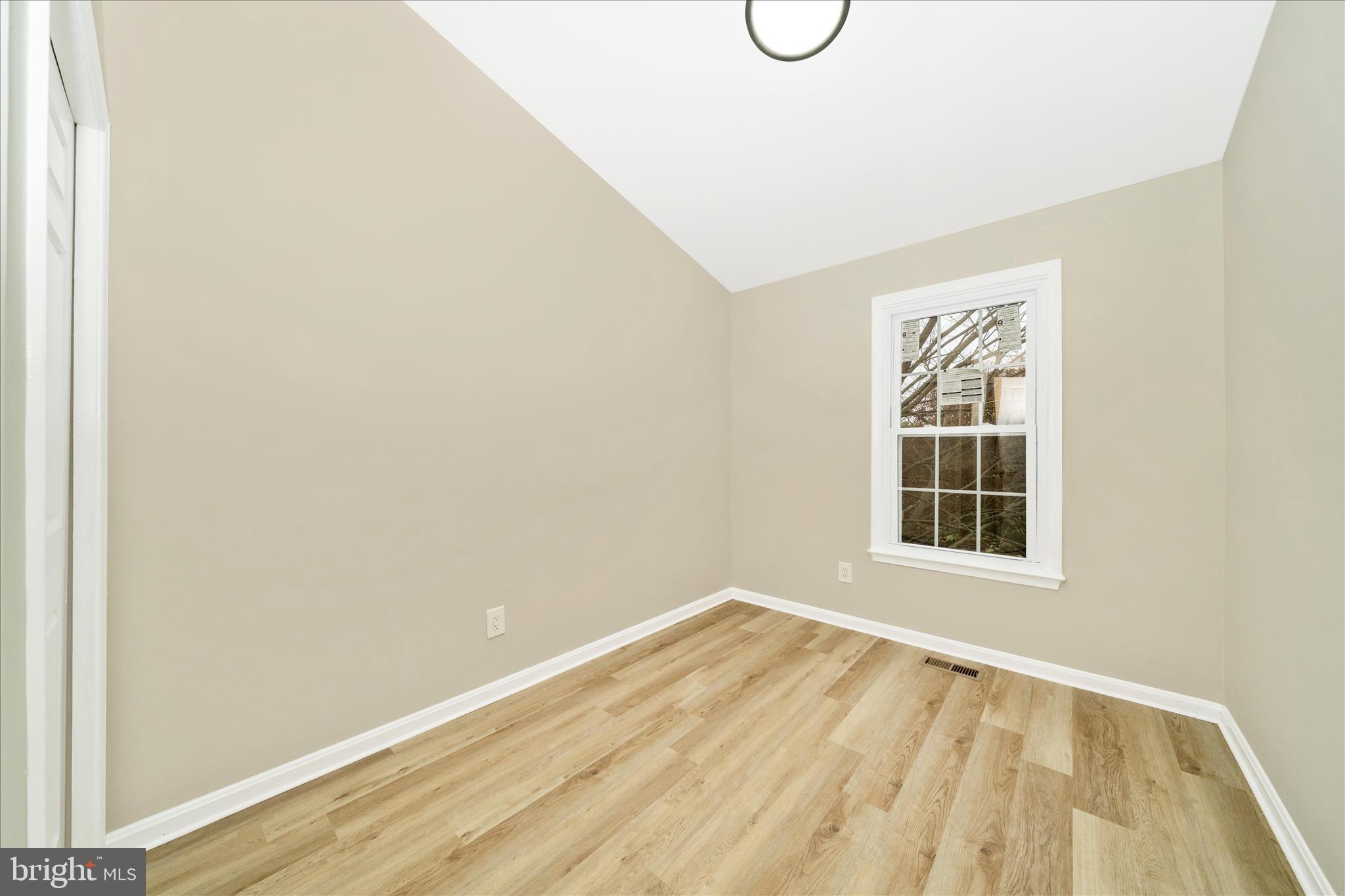 HOLLY POINTE - Residential