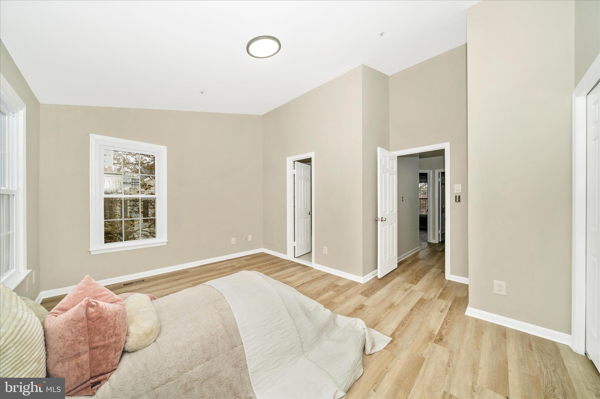 HOLLY POINTE - Residential