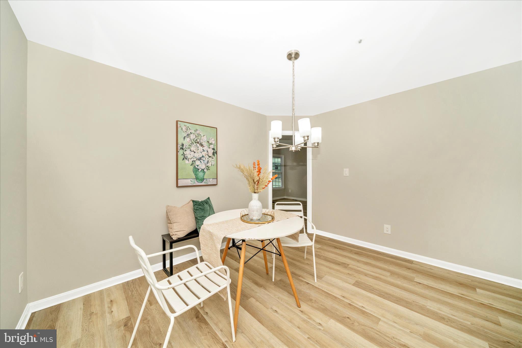 HOLLY POINTE - Residential