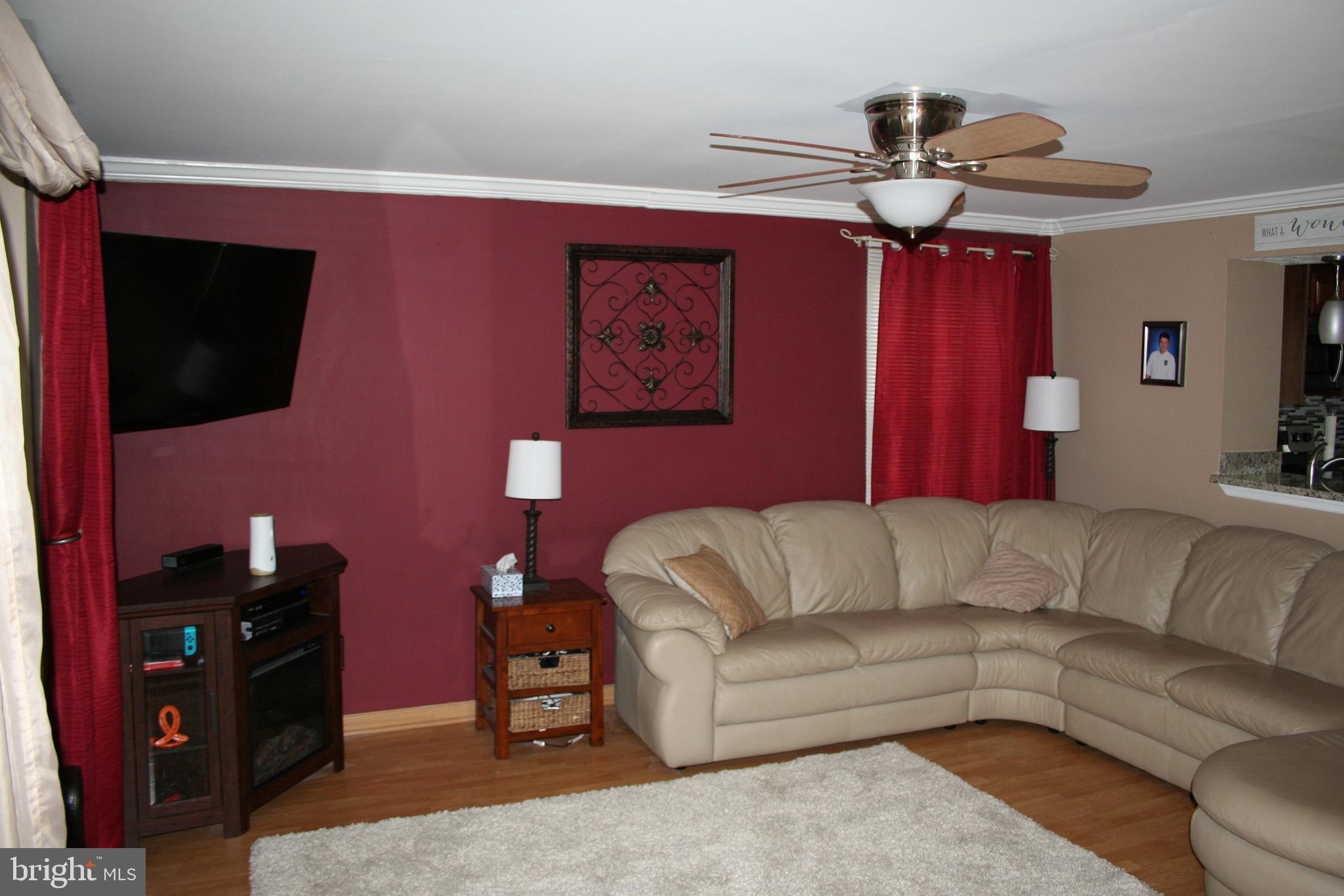 CONSTANT FRIENDSHIP - Residential