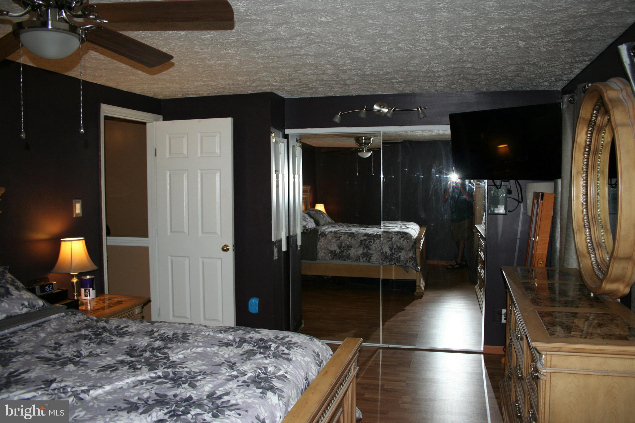 CONSTANT FRIENDSHIP - Residential