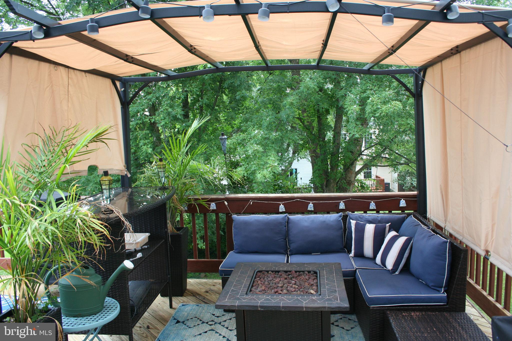 CONSTANT FRIENDSHIP - Residential