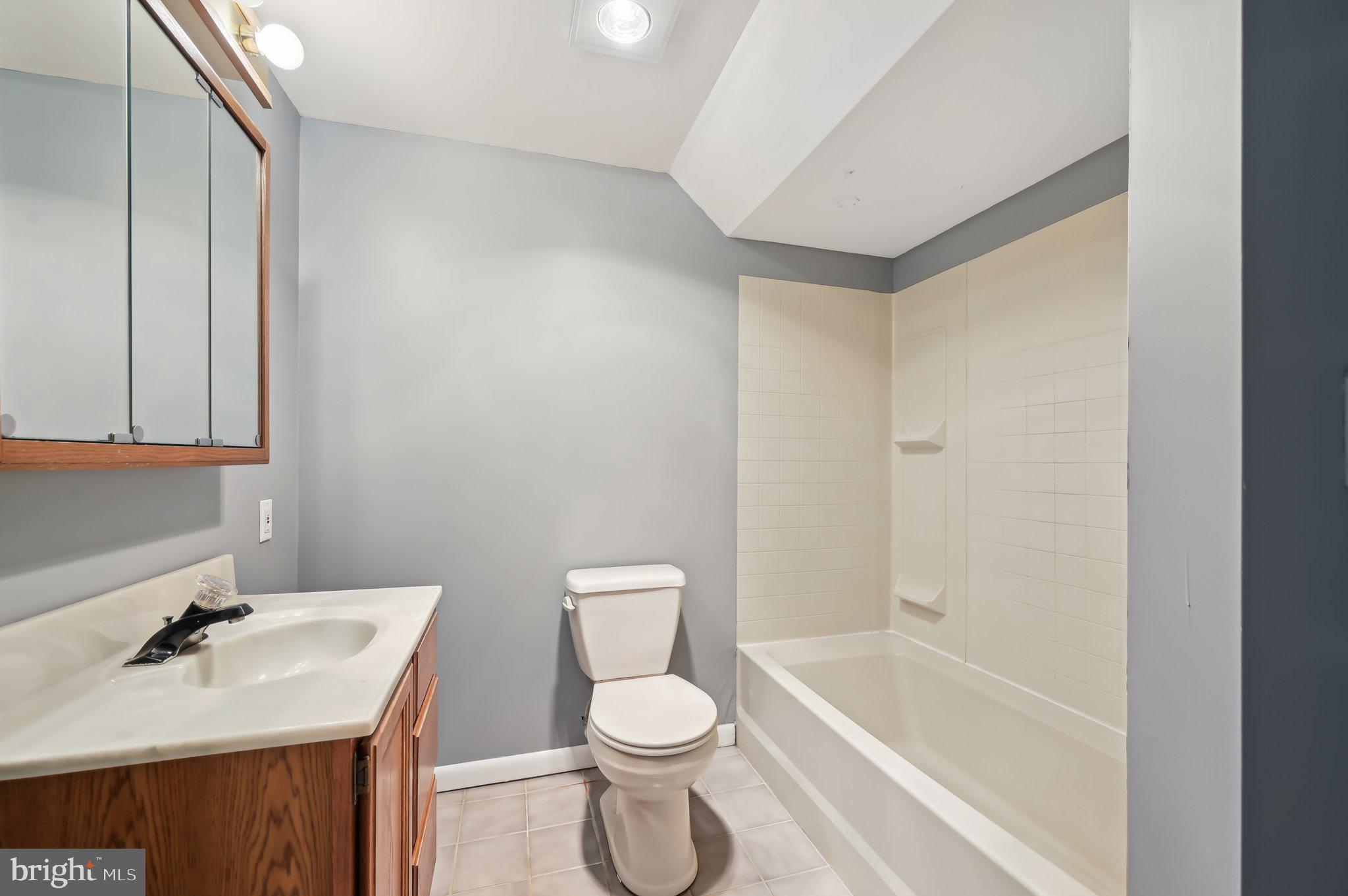 COLLEGE HILLS - Residential