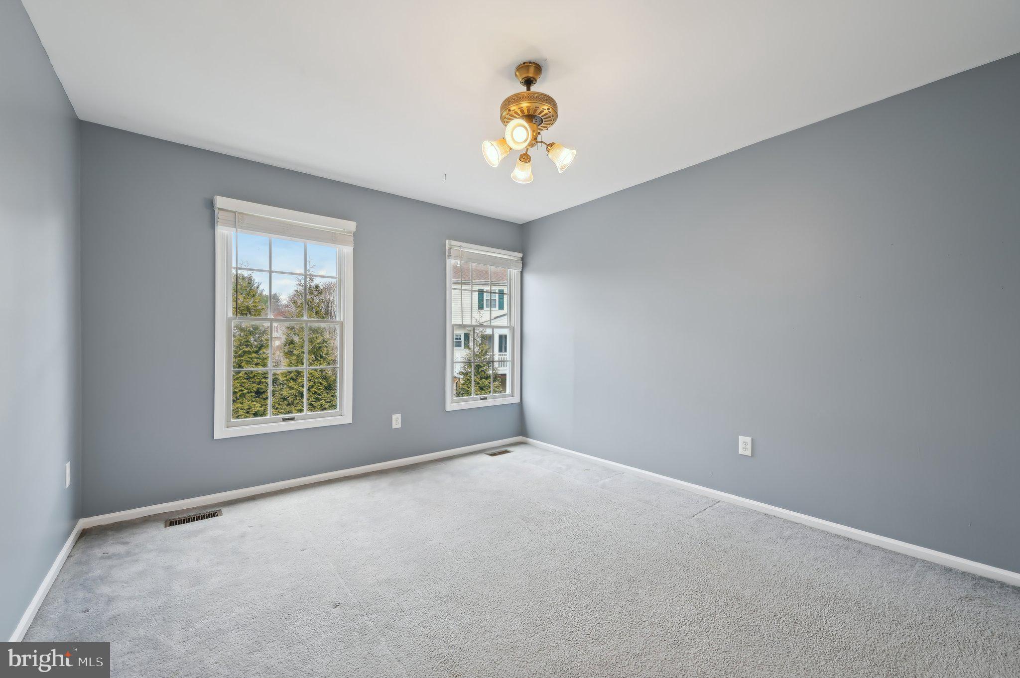 COLLEGE HILLS - Residential