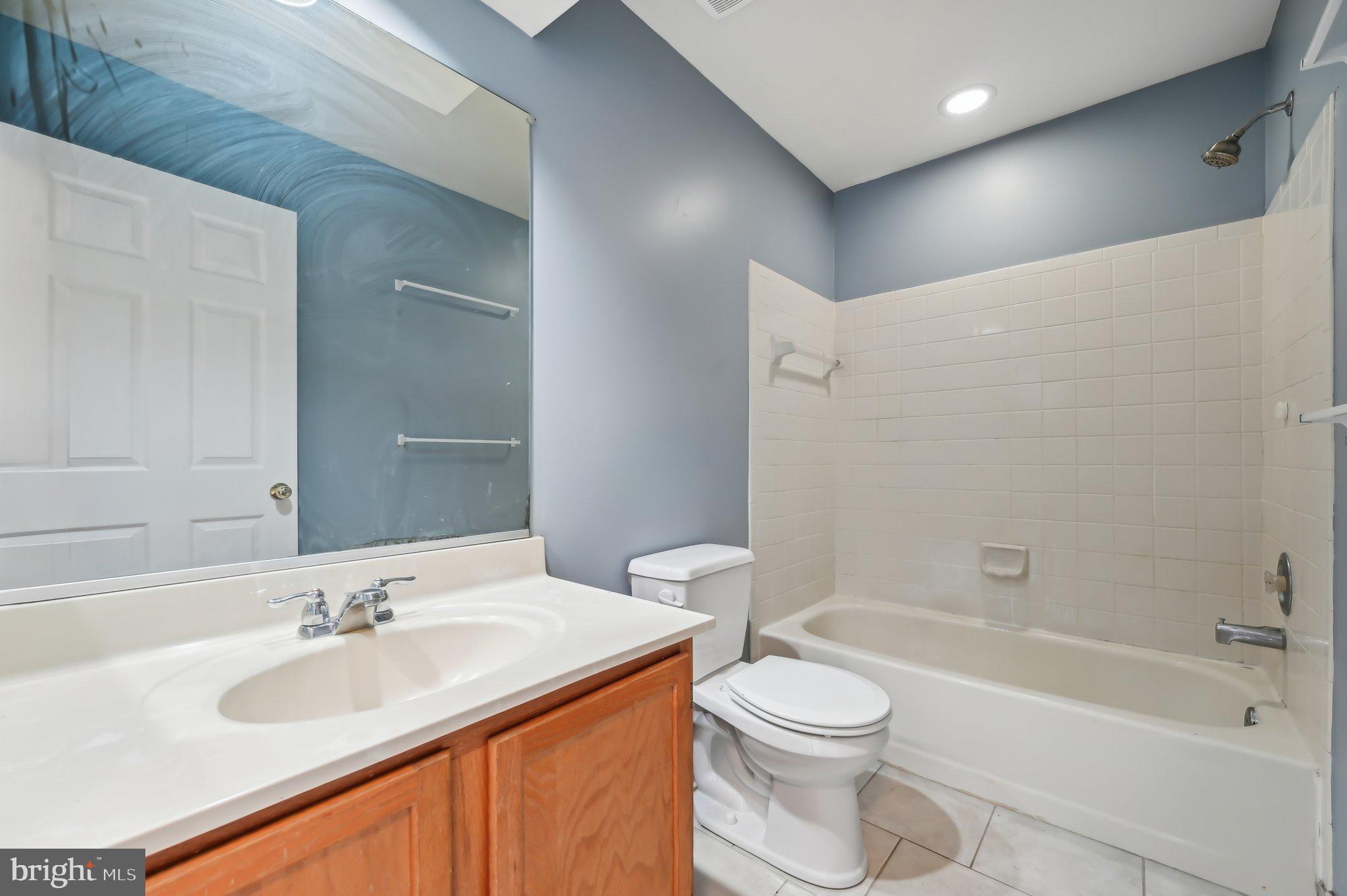 COLLEGE HILLS - Residential