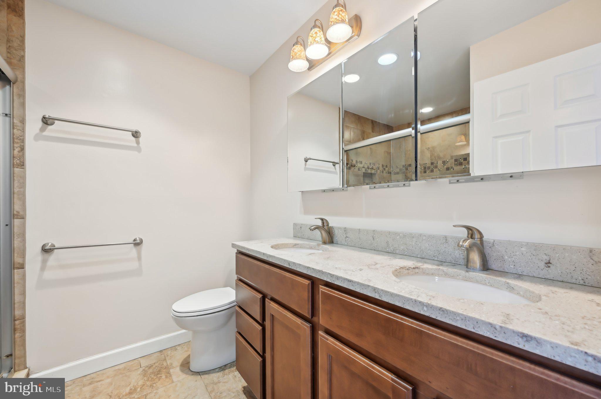 COLLEGE HILLS - Residential