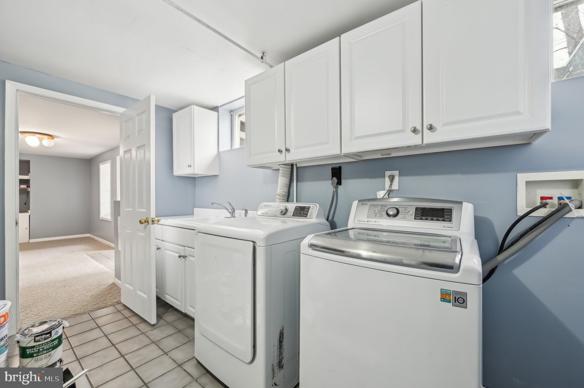 COLLEGE HILLS - Residential