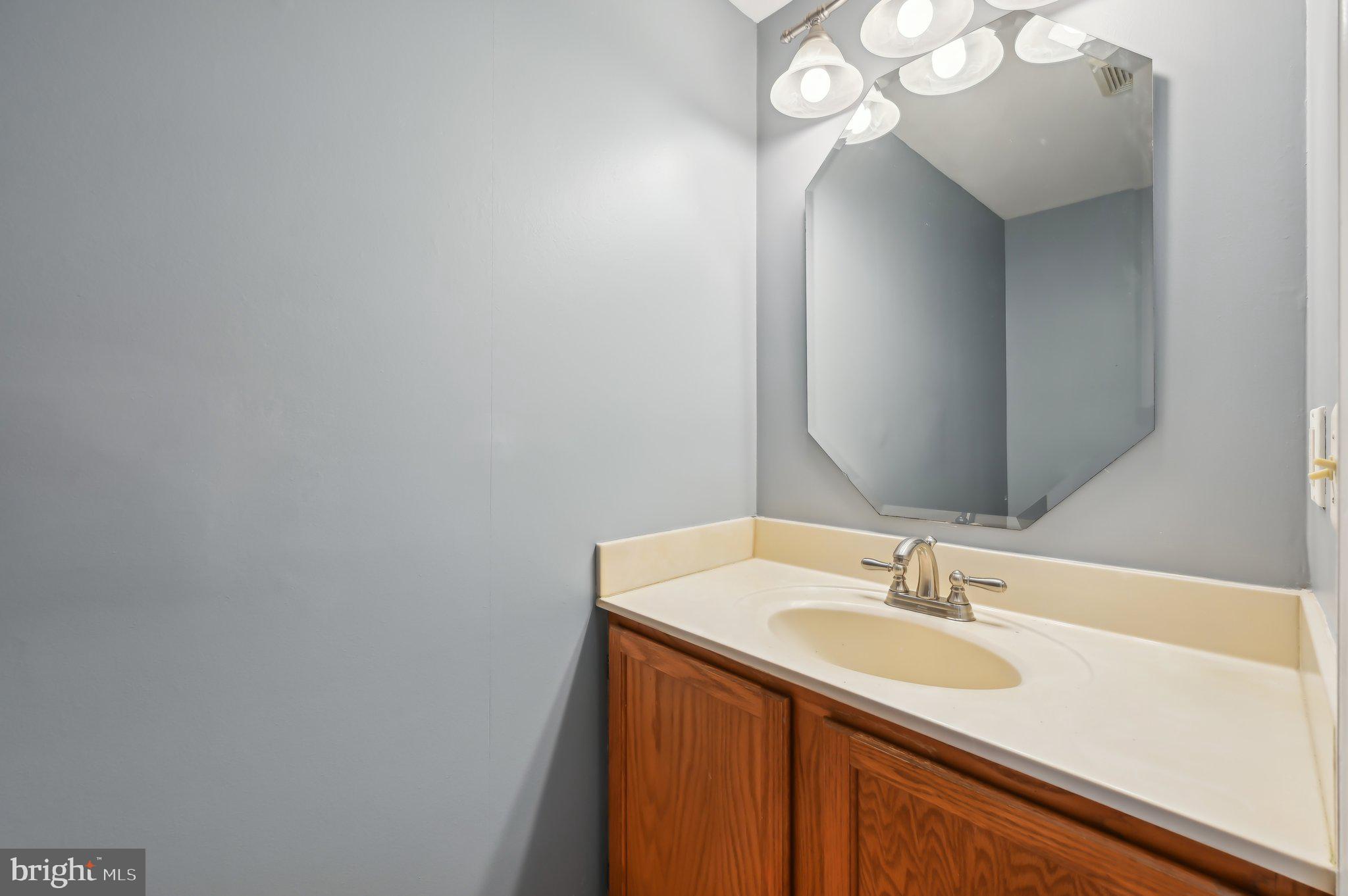 COLLEGE HILLS - Residential