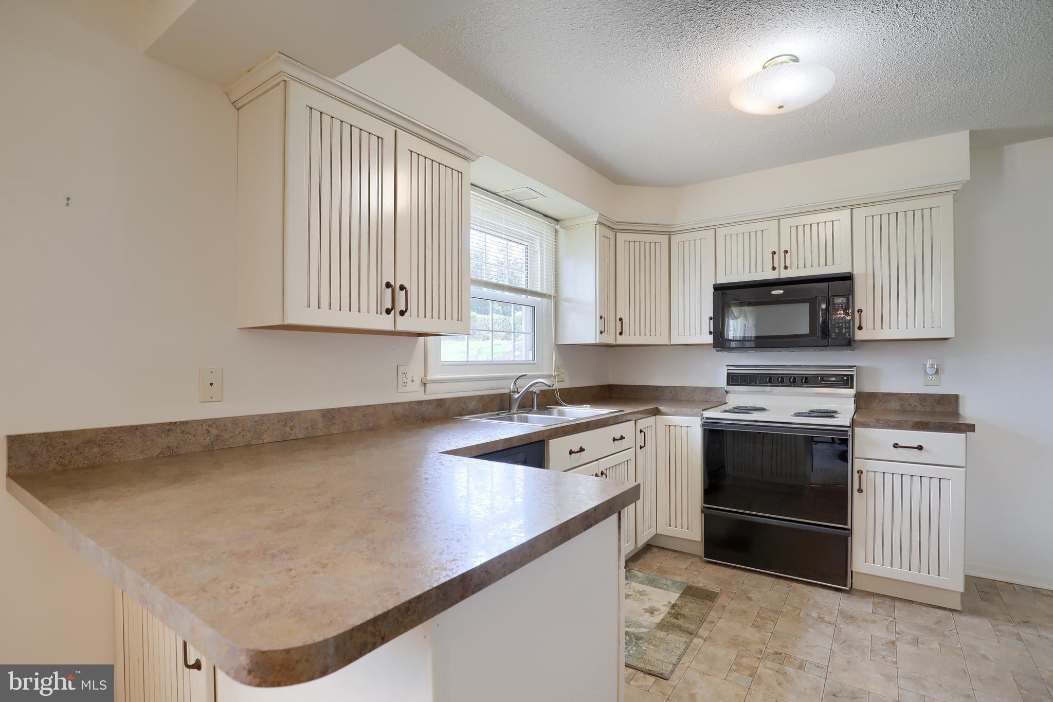 COLONIAL HEIGHTS - Residential