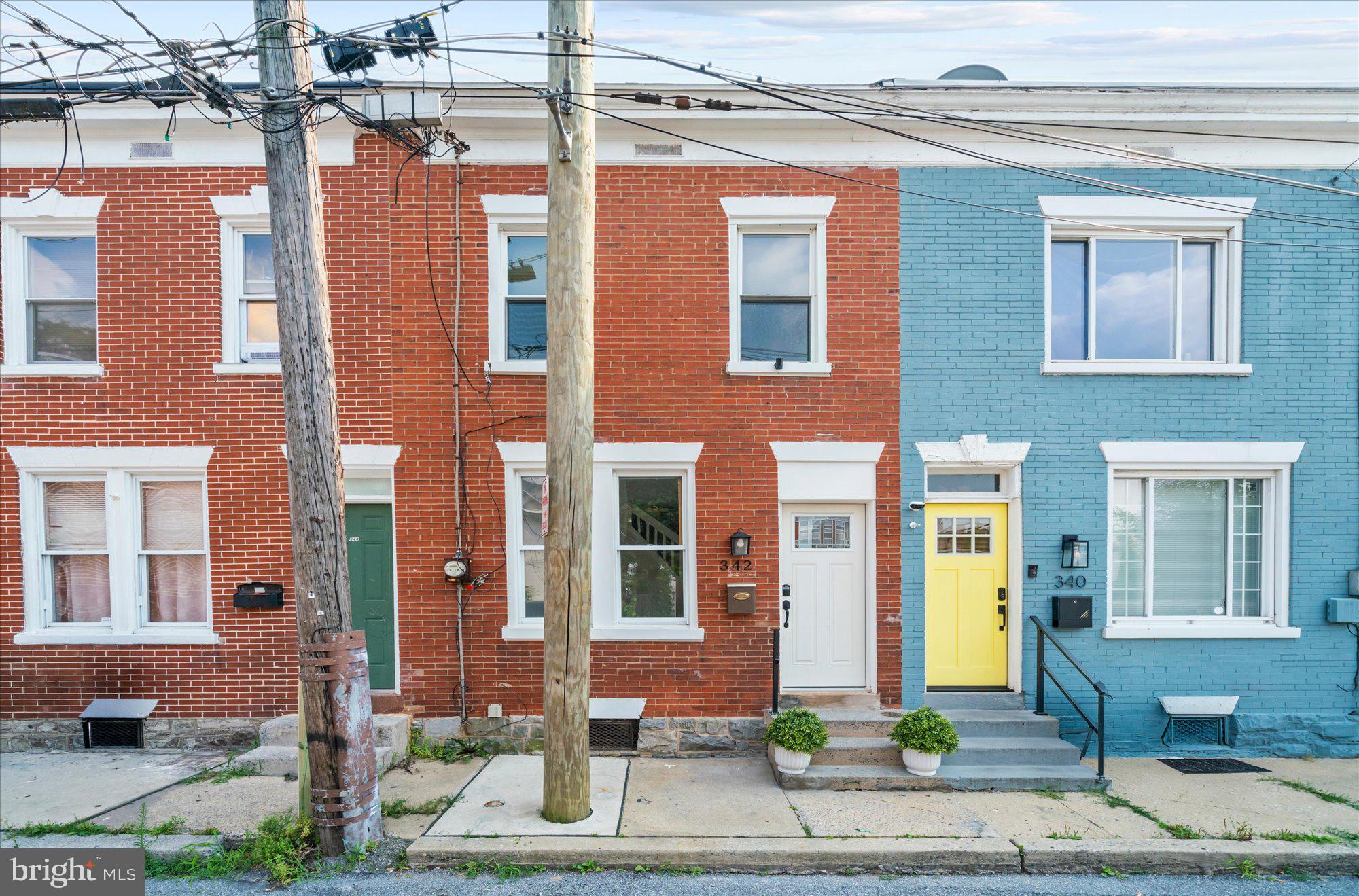 342 HAND AVENUE