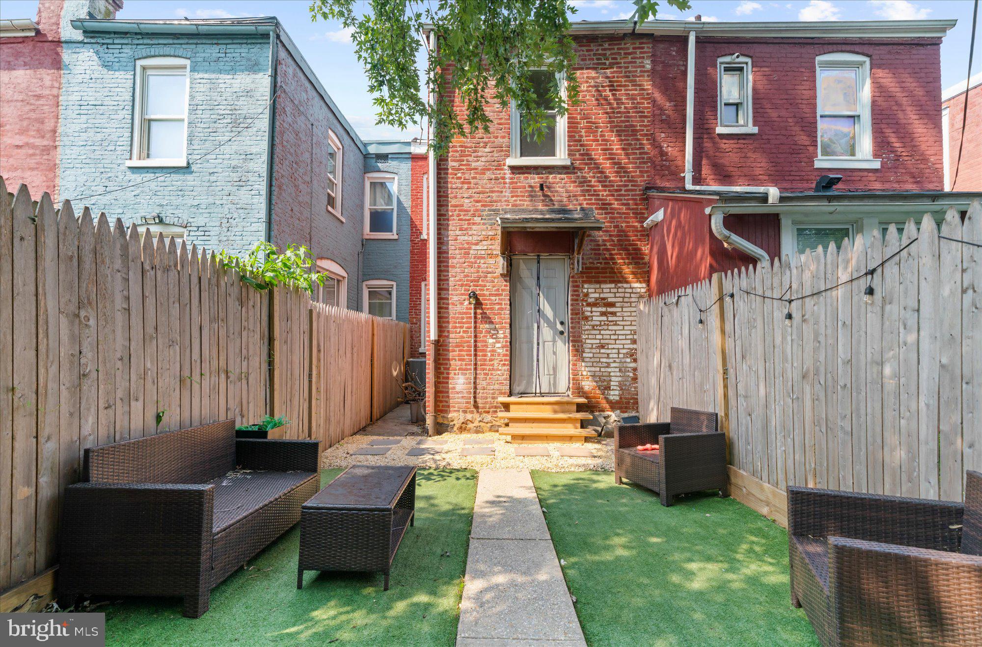 342 HAND AVENUE