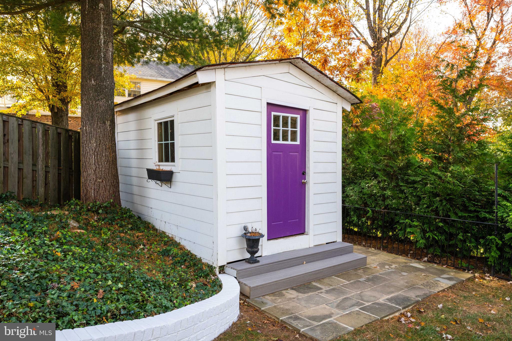 COUNTRY CLUB PARK - Residential