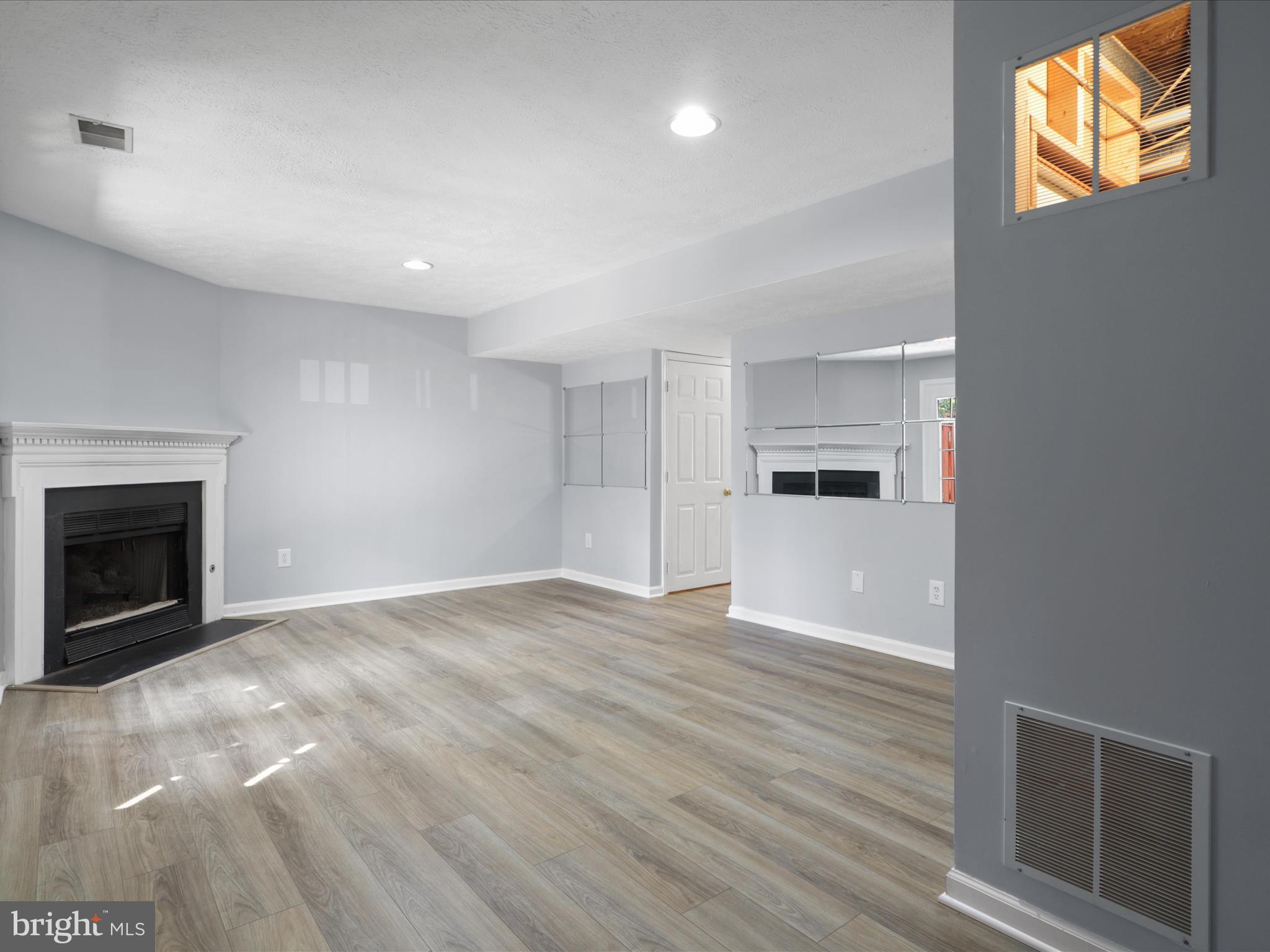 ENGLEWOOD MEWS - Residential Lease