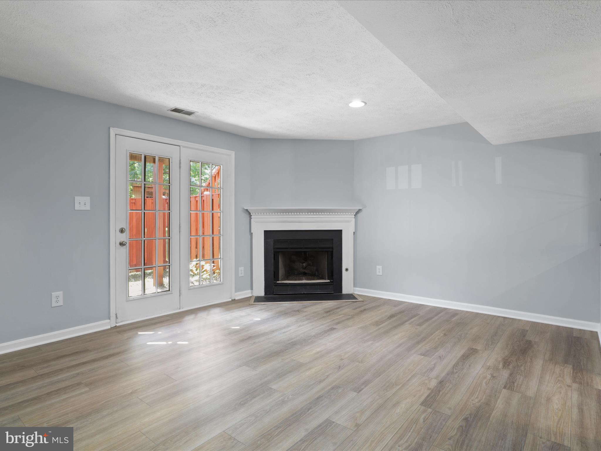 ENGLEWOOD MEWS - Residential Lease