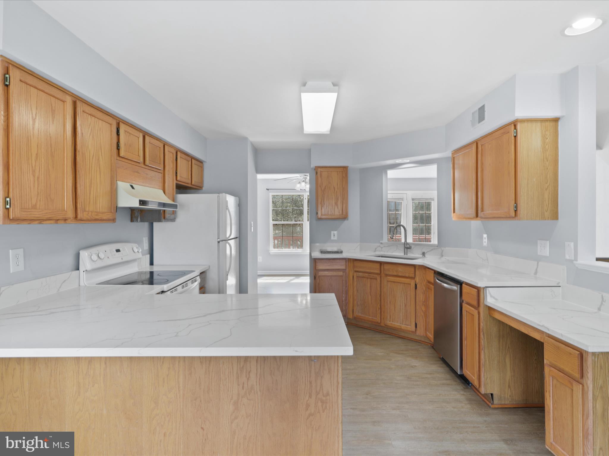 ENGLEWOOD MEWS - Residential Lease