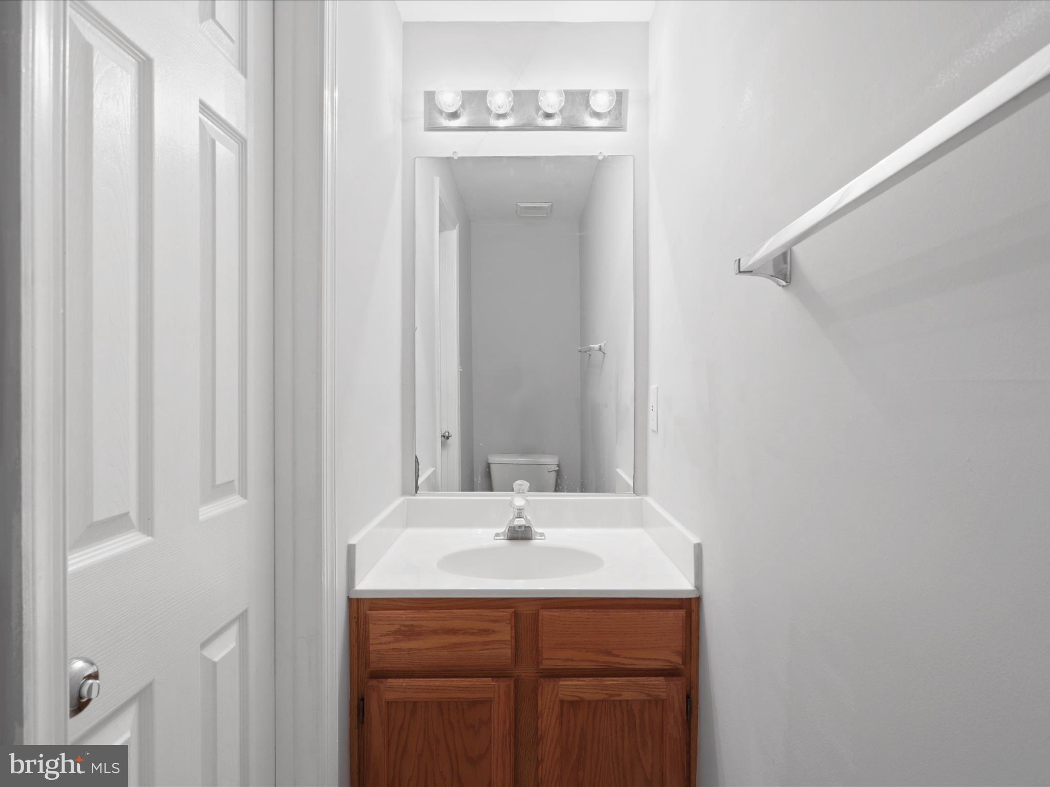 ENGLEWOOD MEWS - Residential Lease