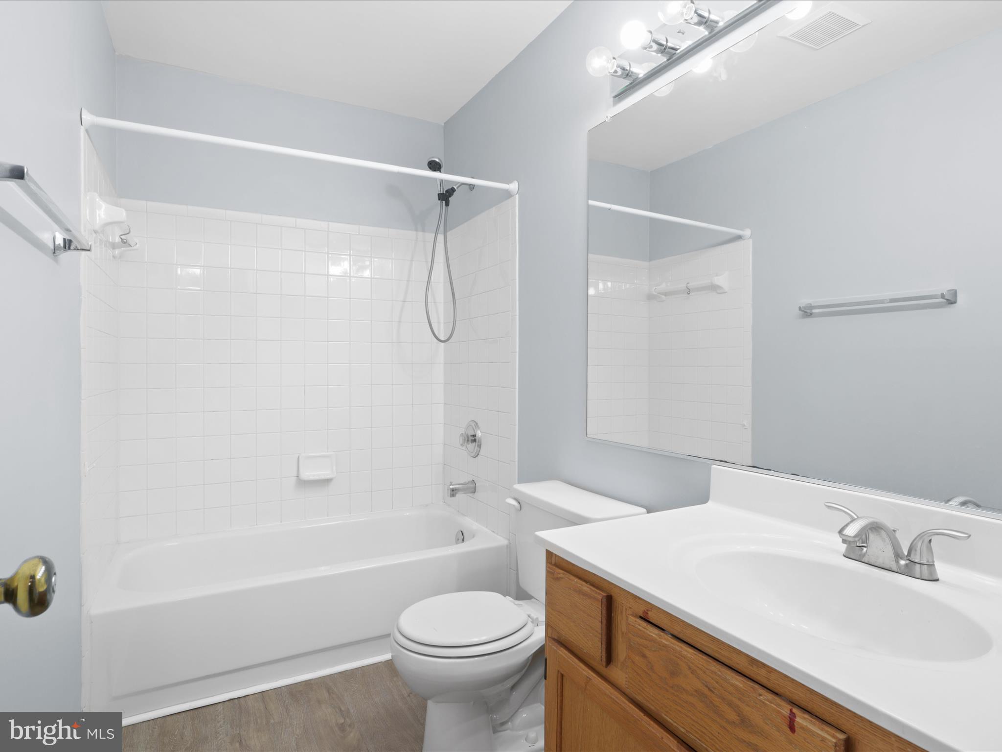 ENGLEWOOD MEWS - Residential Lease