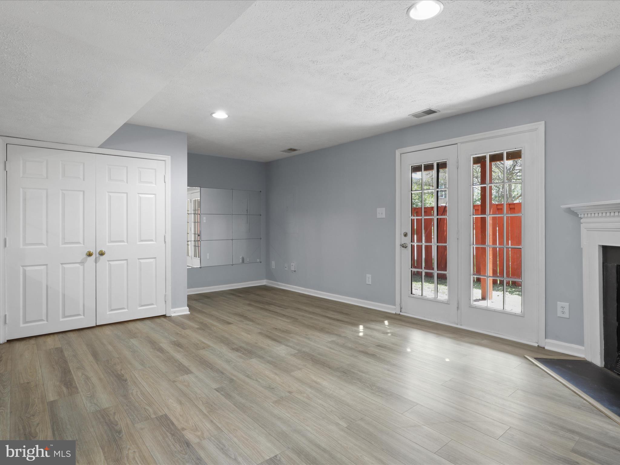 ENGLEWOOD MEWS - Residential Lease