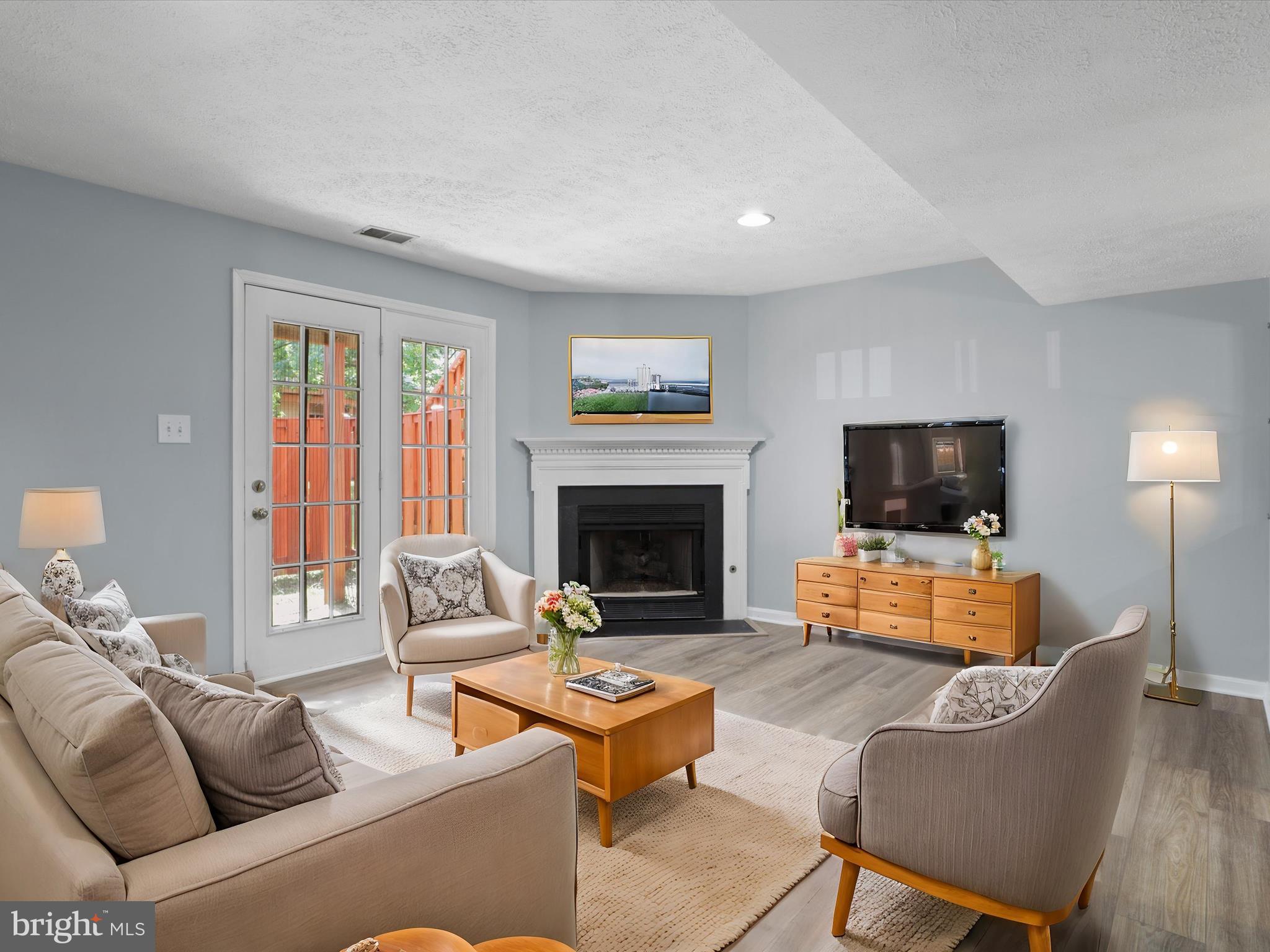 ENGLEWOOD MEWS - Residential Lease