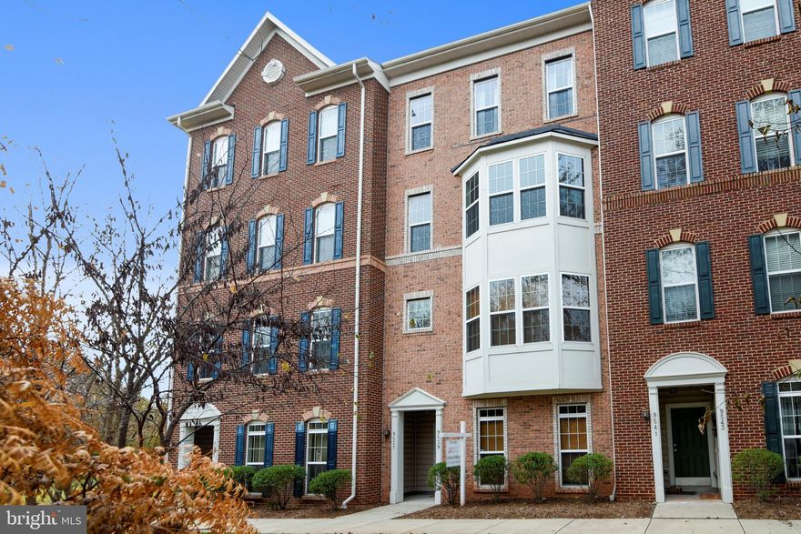 Ready to move in TH style condo. Home features 2500 sqft of living space, open floor, large master bedroom with walk in closets, upgraded appliances, hardwood floors, brand new carpet,  neutral paint, attached 1 car garage and much more. Only steps to VRE and downtown Manassas this is a commuters dream