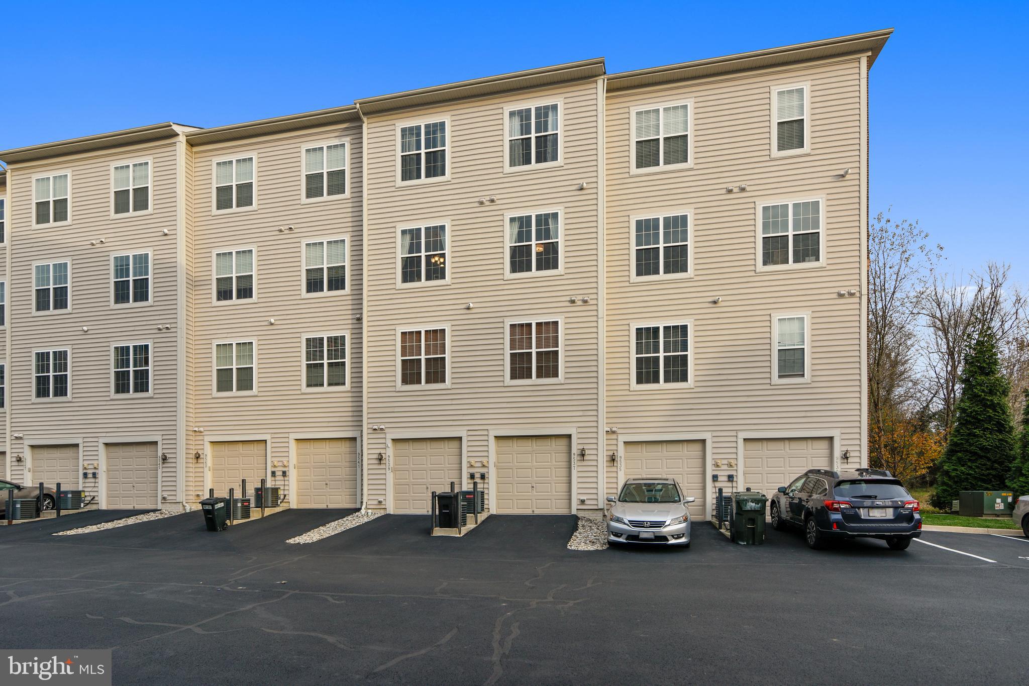 LEE SQUARE - Residential