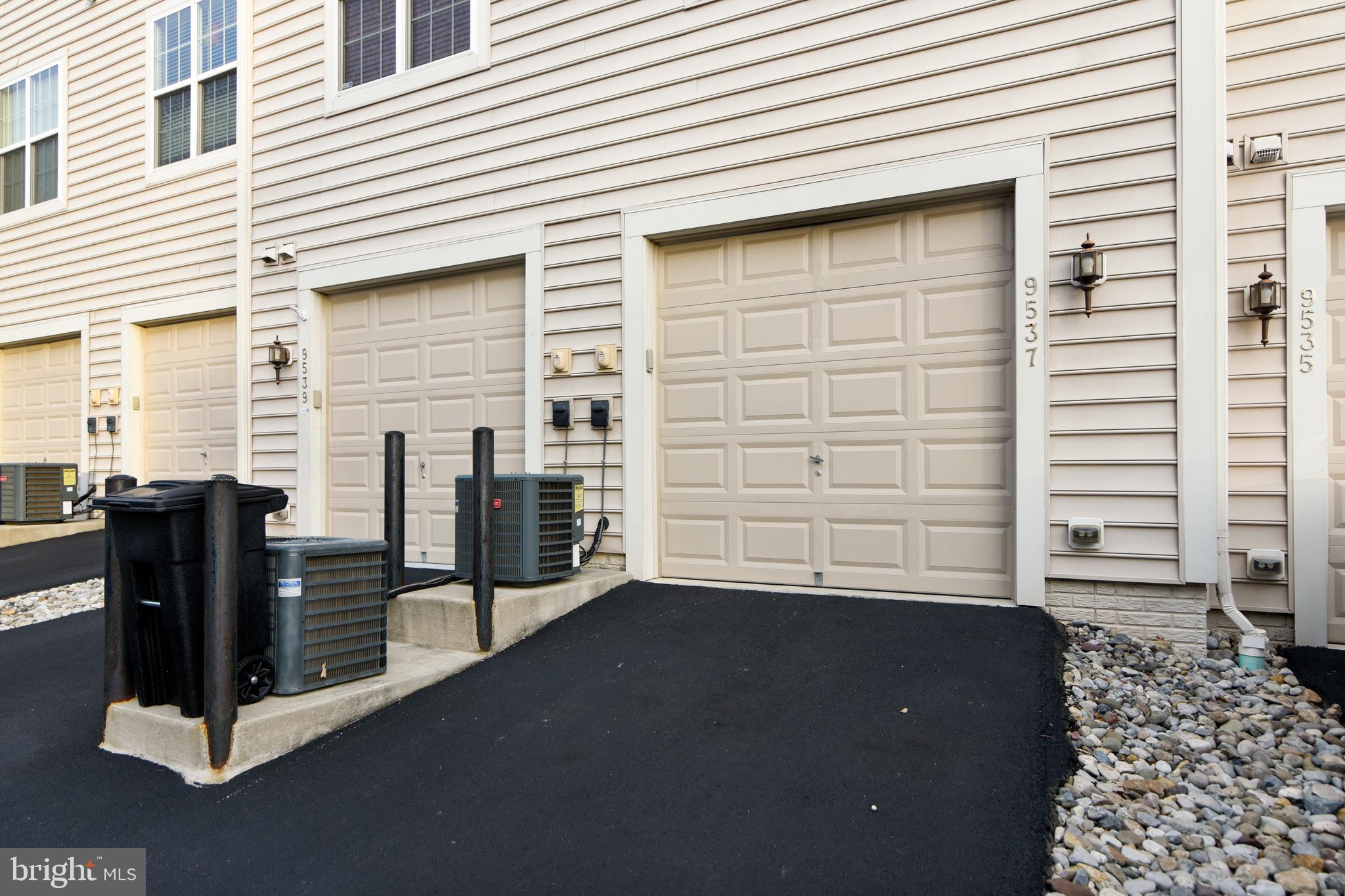 LEE SQUARE - Residential