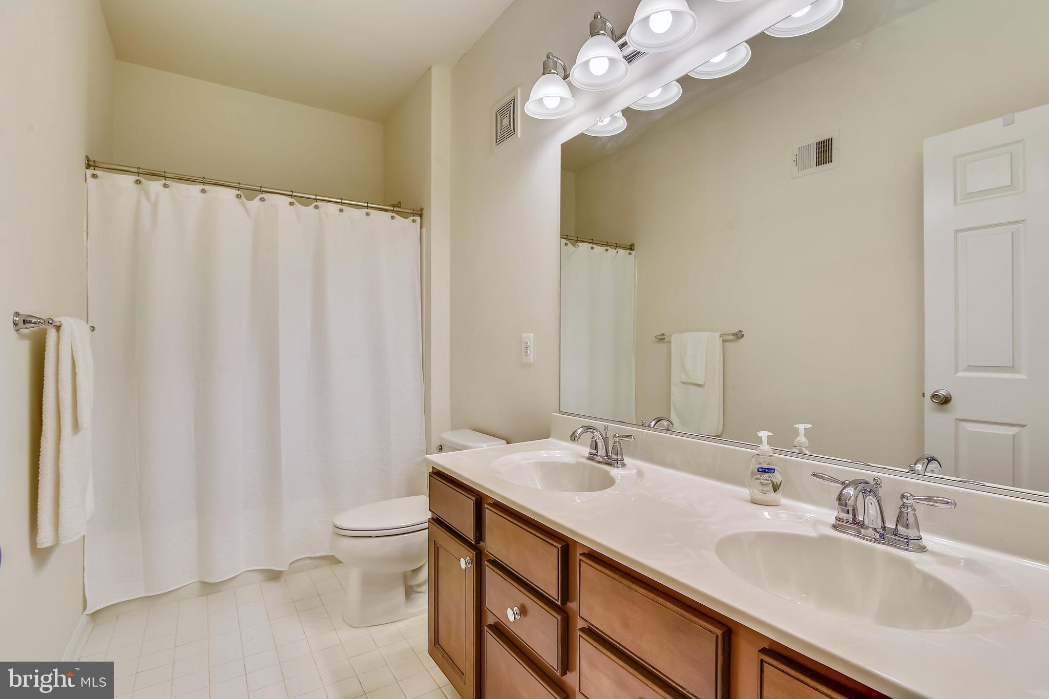 LEE SQUARE - Residential