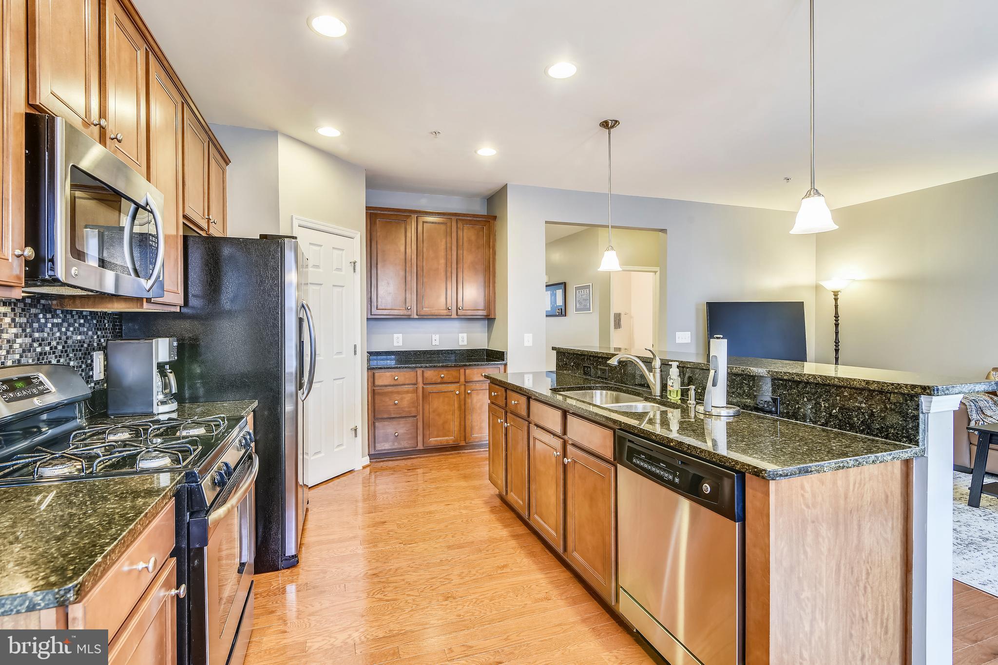 LEE SQUARE - Residential