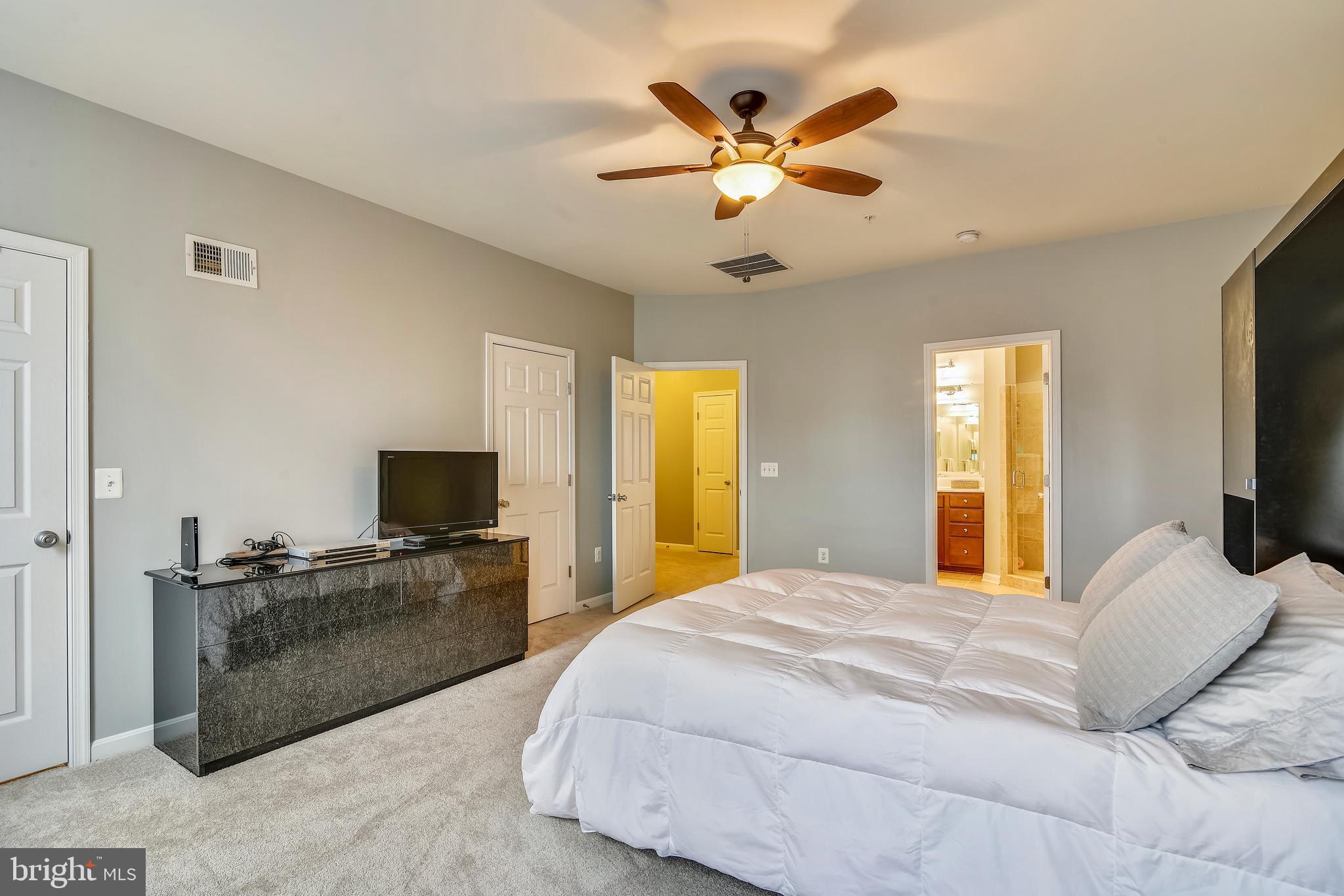 LEE SQUARE - Residential