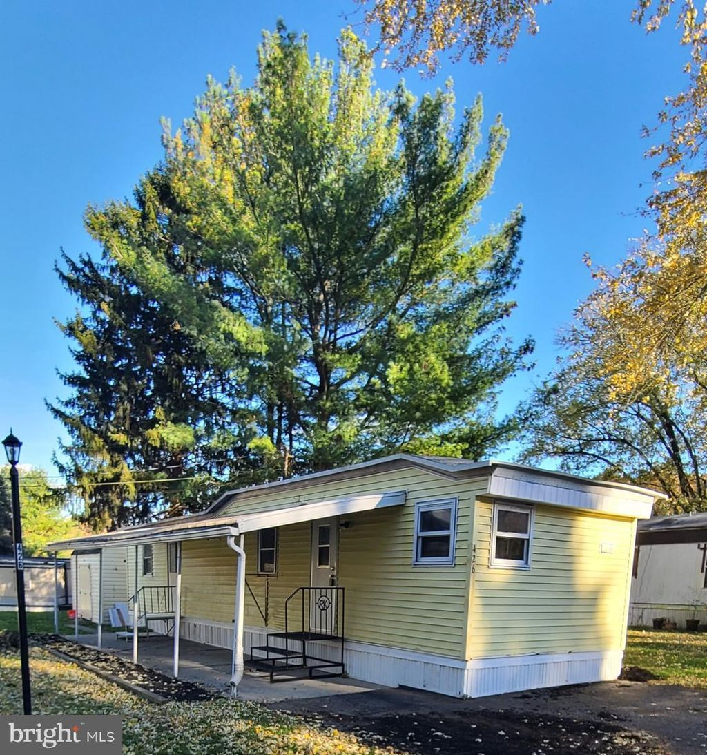 Photo of 426 Clover Drive, YORK, PA 17406 (MLS # PAYK2093914)