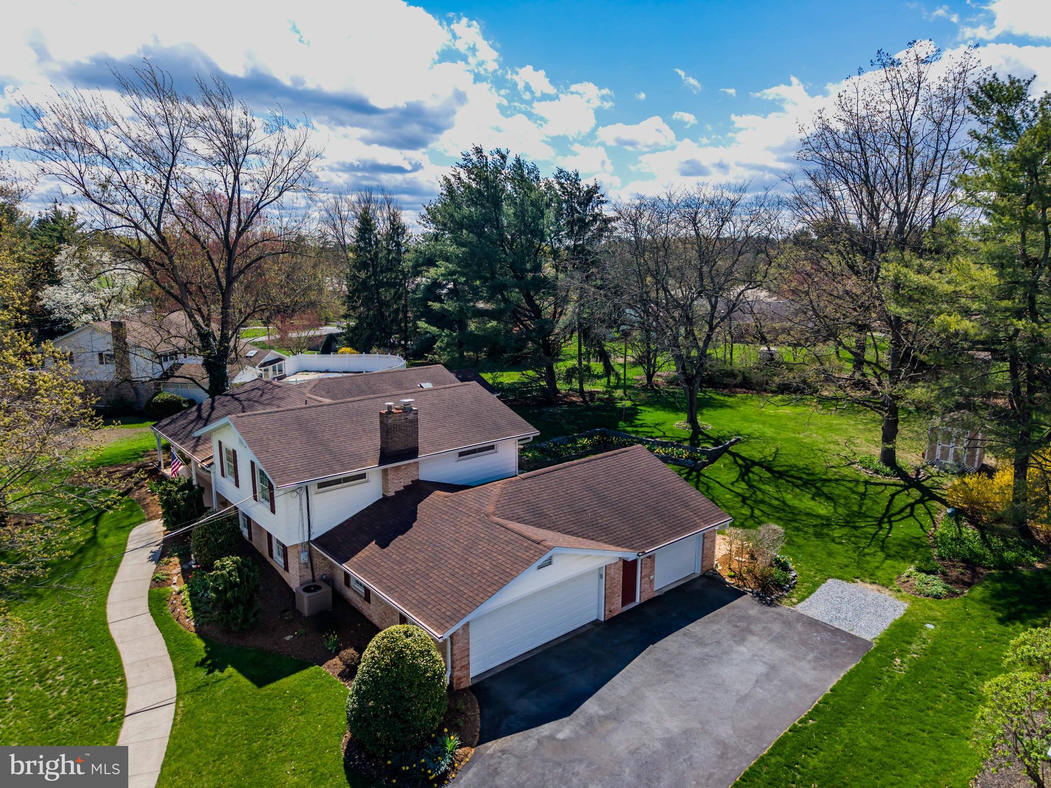 1120 GREEN TREE ROAD