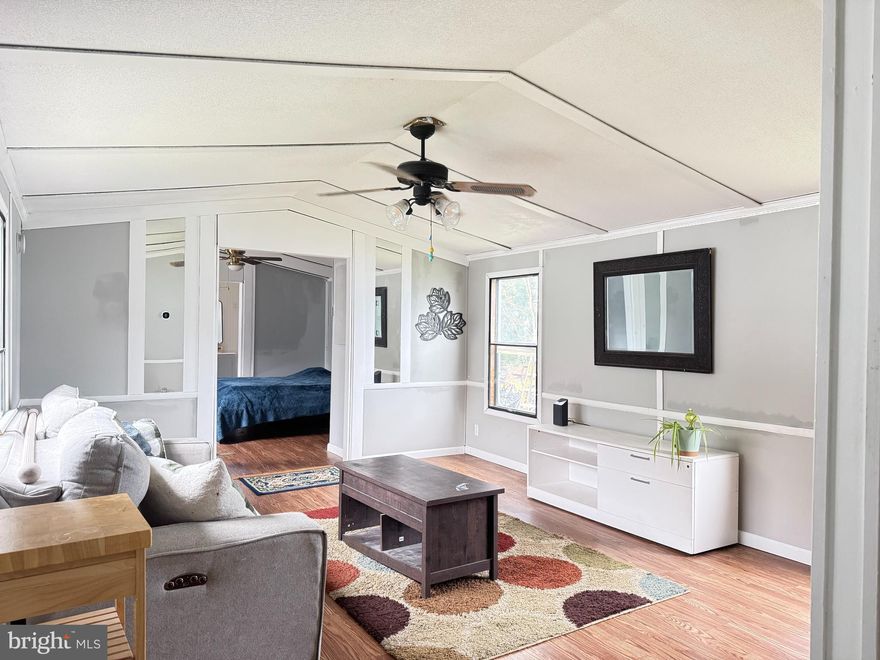 Cozy and affordable single wide mobile home that's been updated with an amazing premium master bathroom shower and various other upgrades throughout the house. Mechanicals are in good working order. Large shed is included.  Come check it out!

***Lot rent is $850/month
***Credit score of 600 required
****Household Income requirement of $2,500+