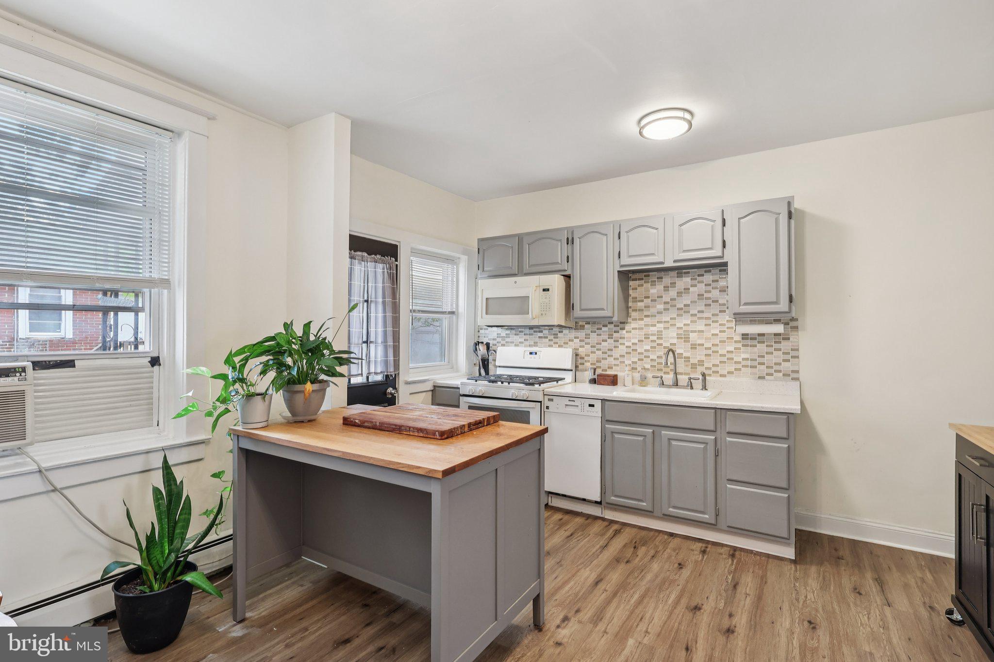 1064 FLOYD TERRACE