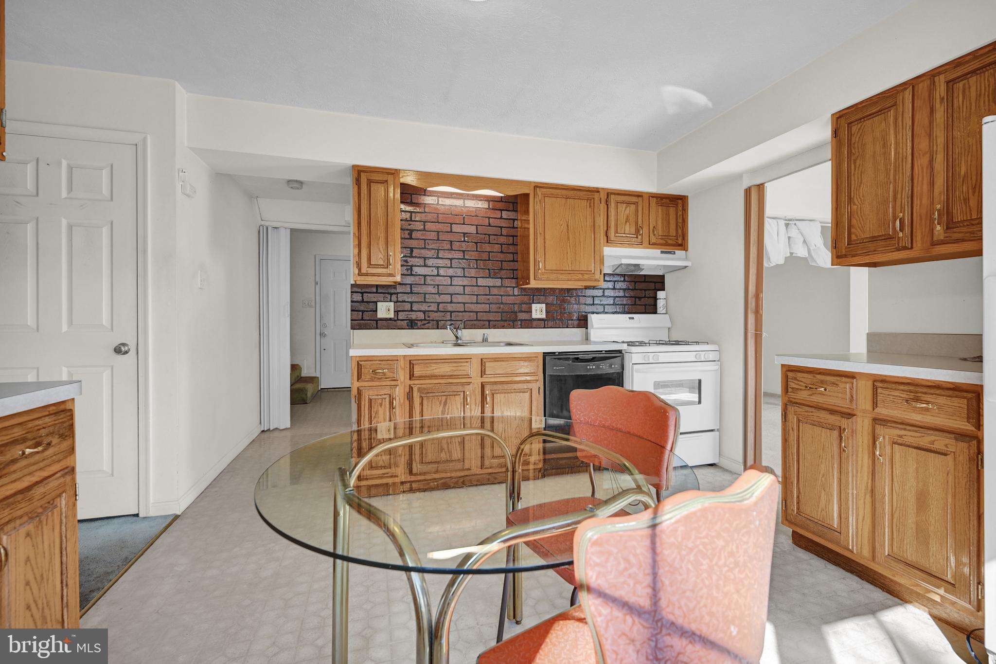 COLONIAL ACRES - Residential