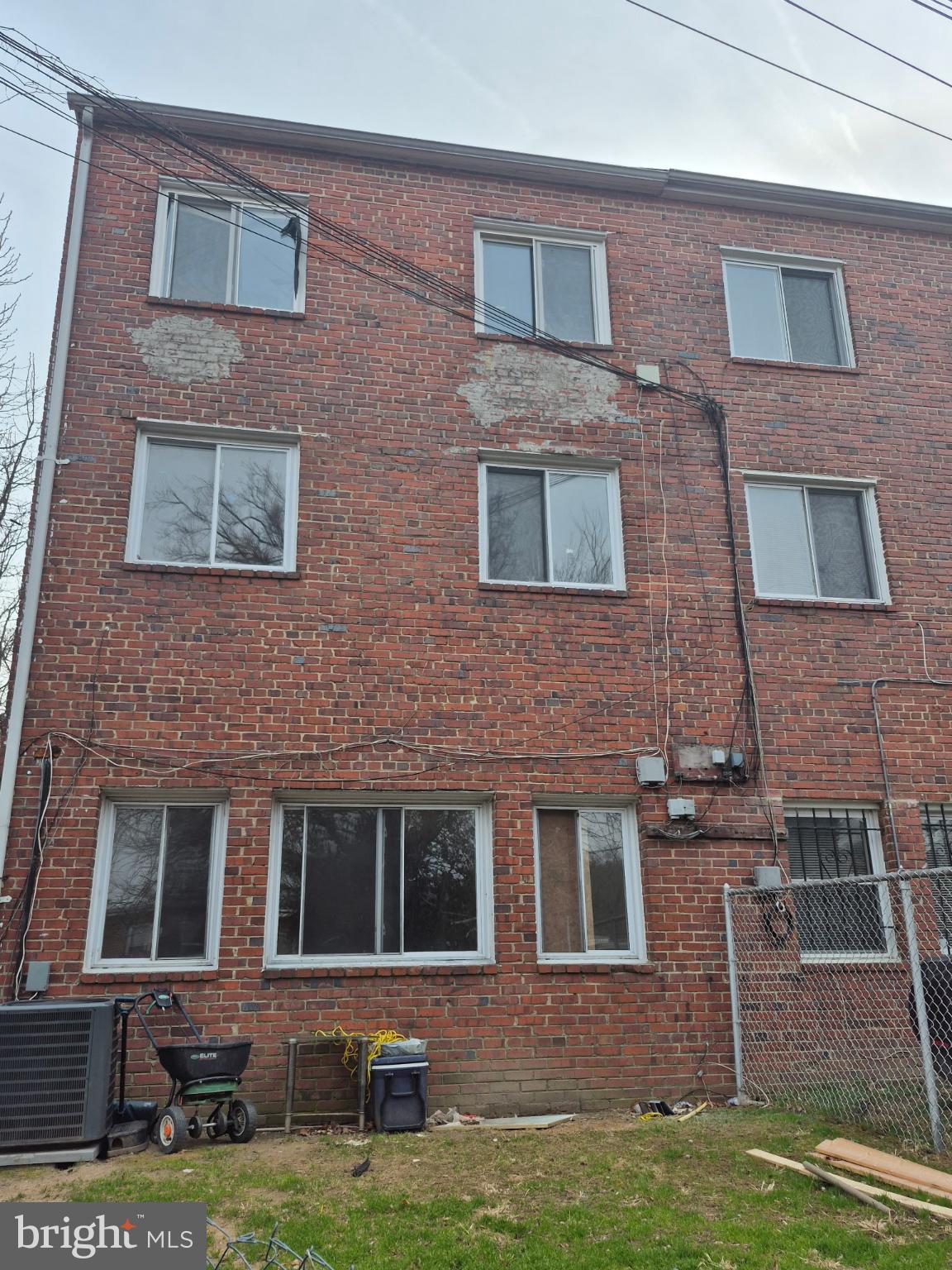 236 VARNUM STREET NE