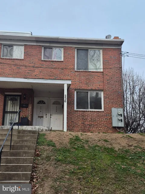 236 Varnum Street NE, Washington, DC MLS: DCDC2241884