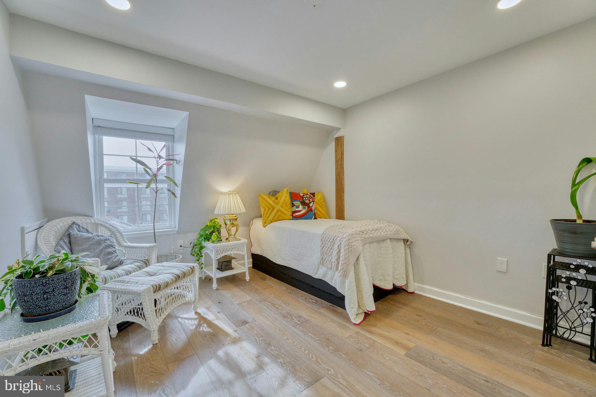 WOLFE ALLEY - Residential