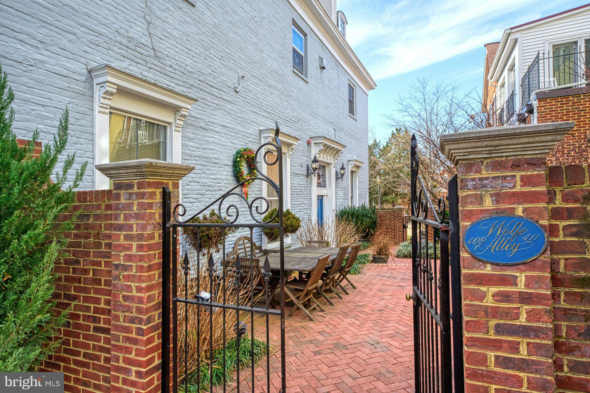 WOLFE ALLEY - Residential