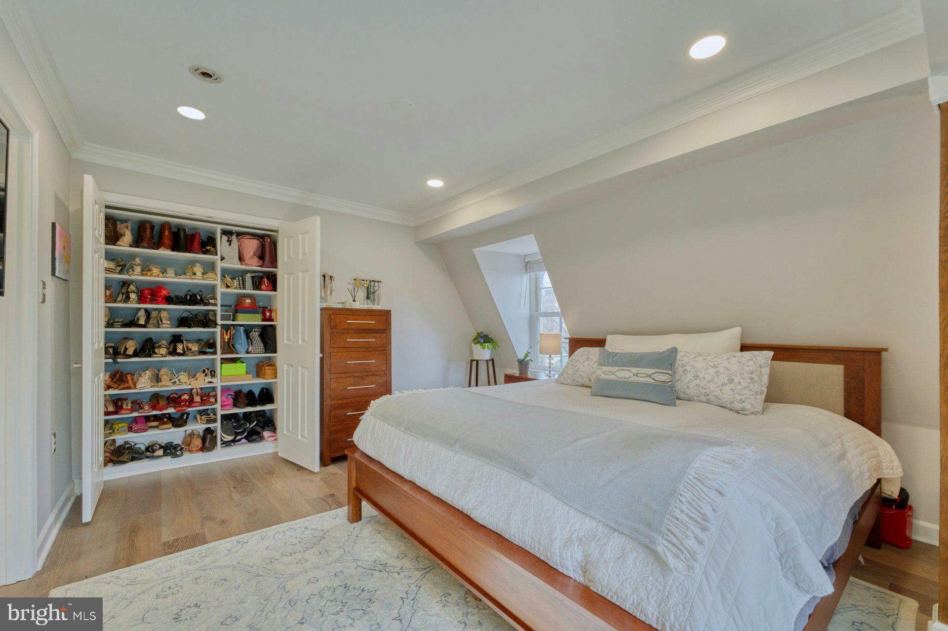 WOLFE ALLEY - Residential