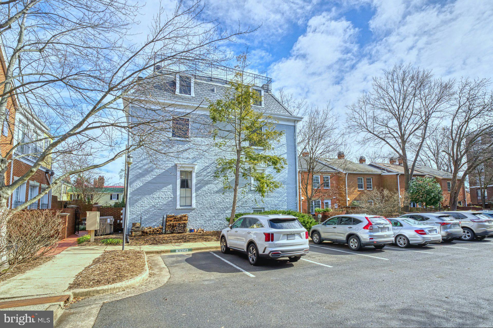 WOLFE ALLEY - Residential