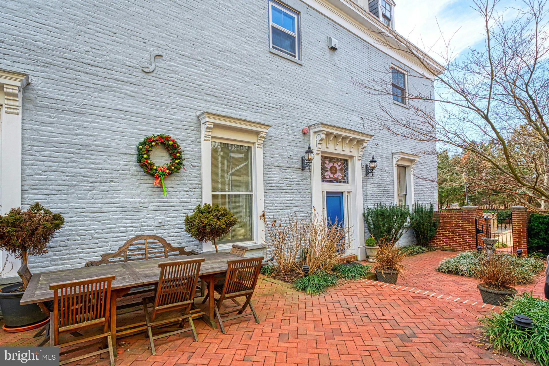 WOLFE ALLEY - Residential