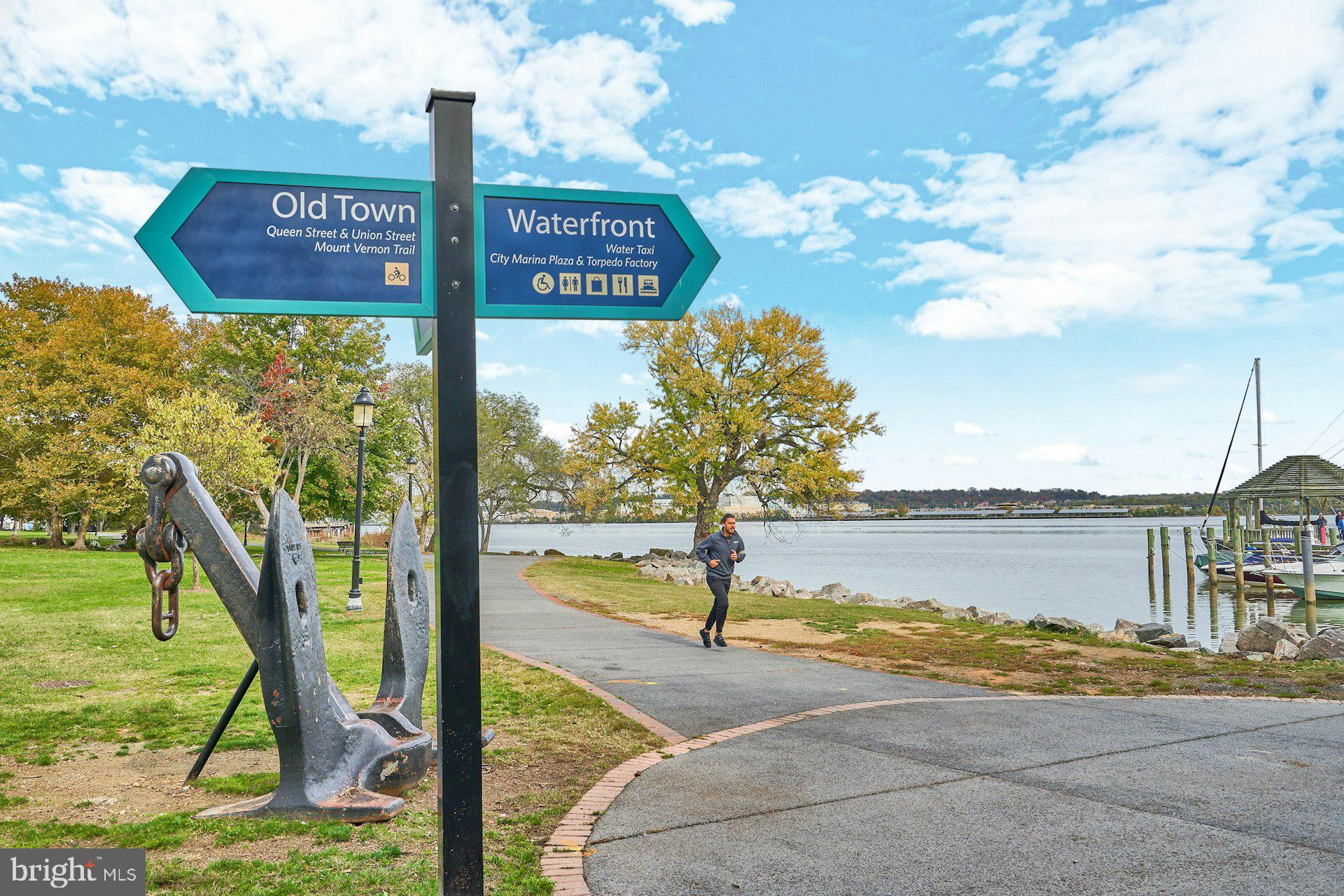 WOLFE ALLEY - Residential