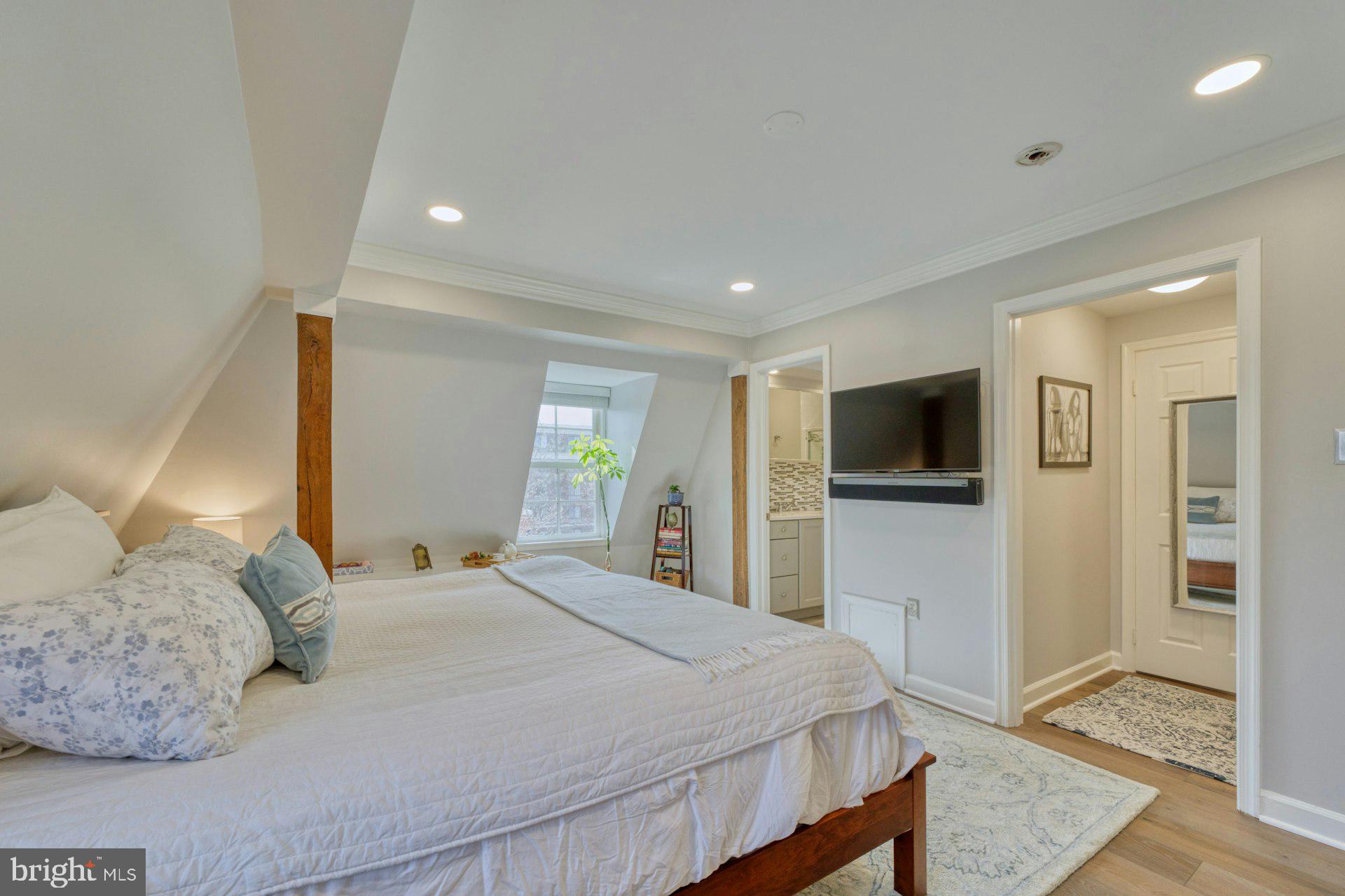 WOLFE ALLEY - Residential