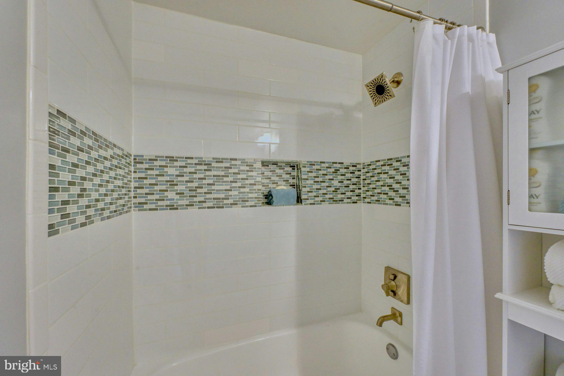 WOLFE ALLEY - Residential