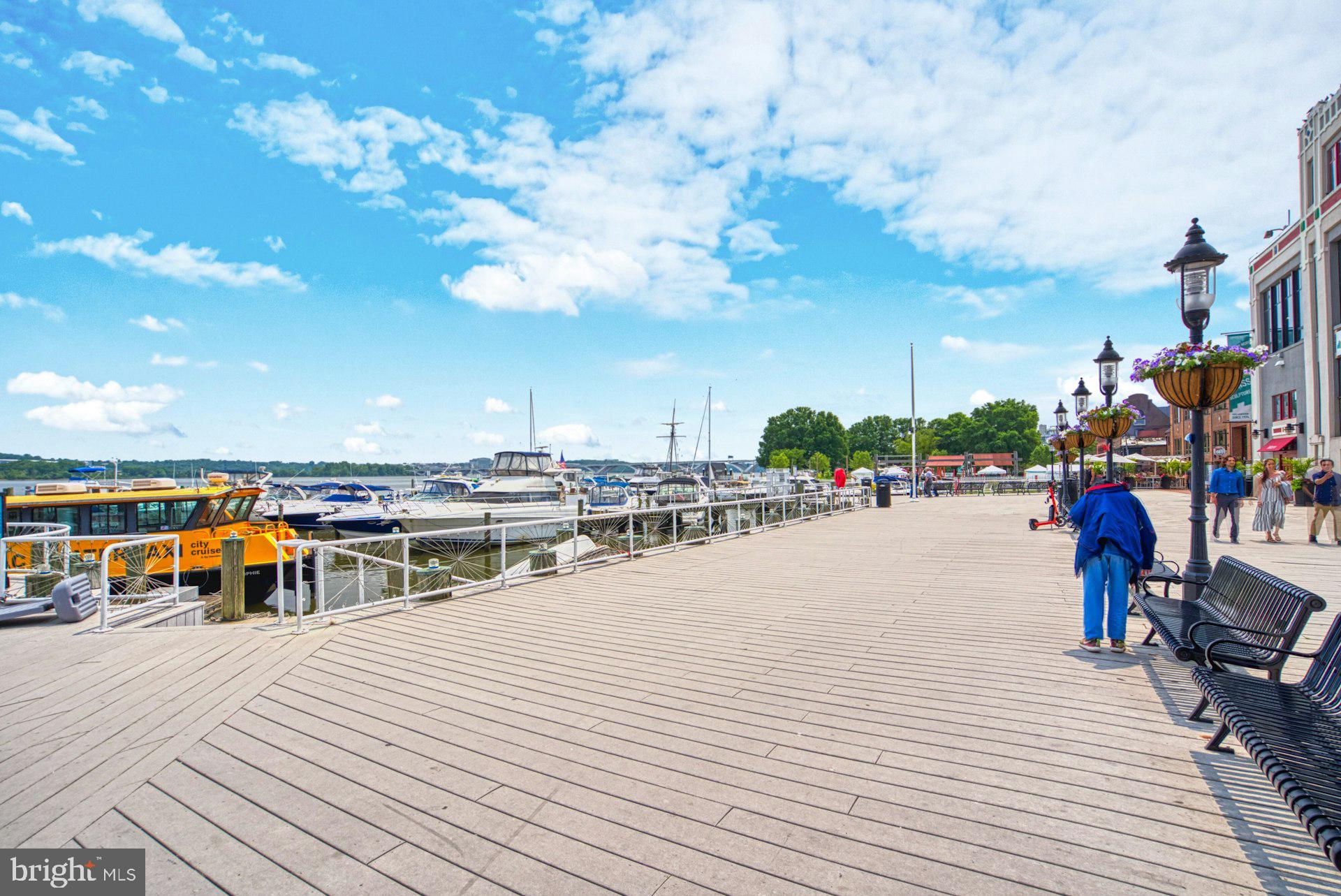 WOLFE ALLEY - Residential