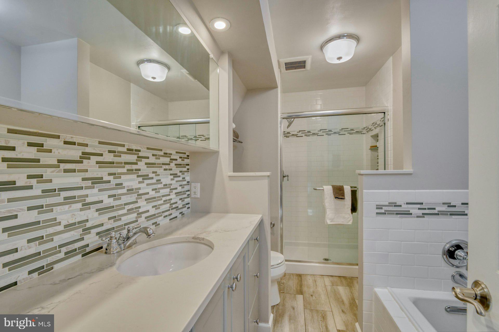 WOLFE ALLEY - Residential