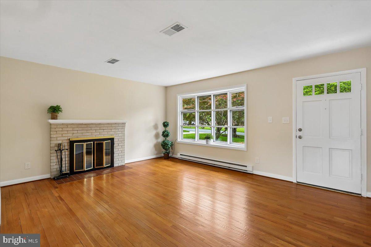 DARNESTOWN OUTSIDE - Residential