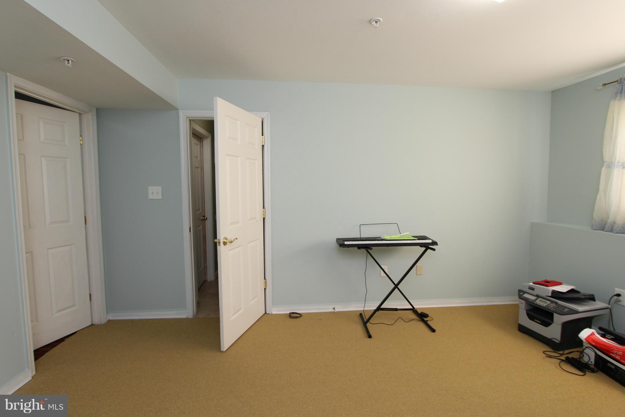 SHERIFF KNOLLS - Residential