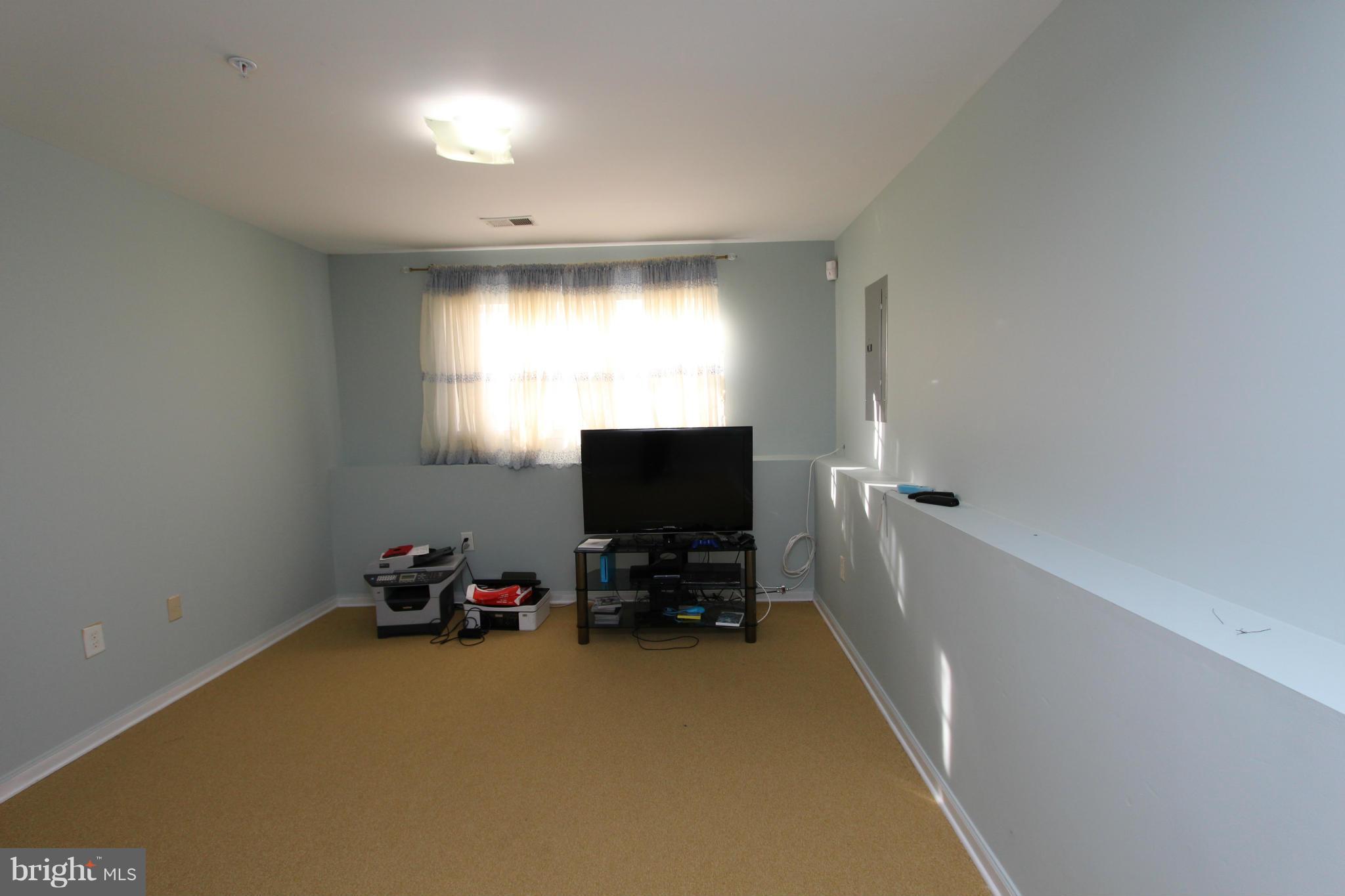 SHERIFF KNOLLS - Residential